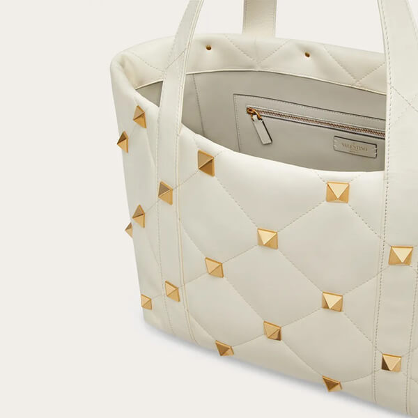 《VALENTINO》新作 ガラヴァーニ ローマンスタッズ トート VW0B0I91BSFW04